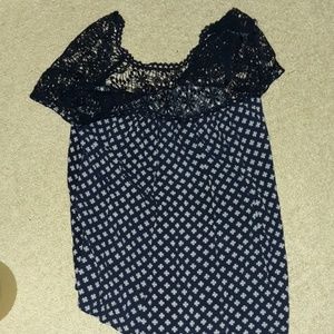 This shirt is to small for me